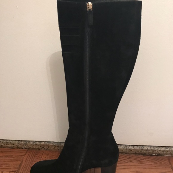 Gucci knee high black suede boots w/ gold buckle - Picture 2 of 5